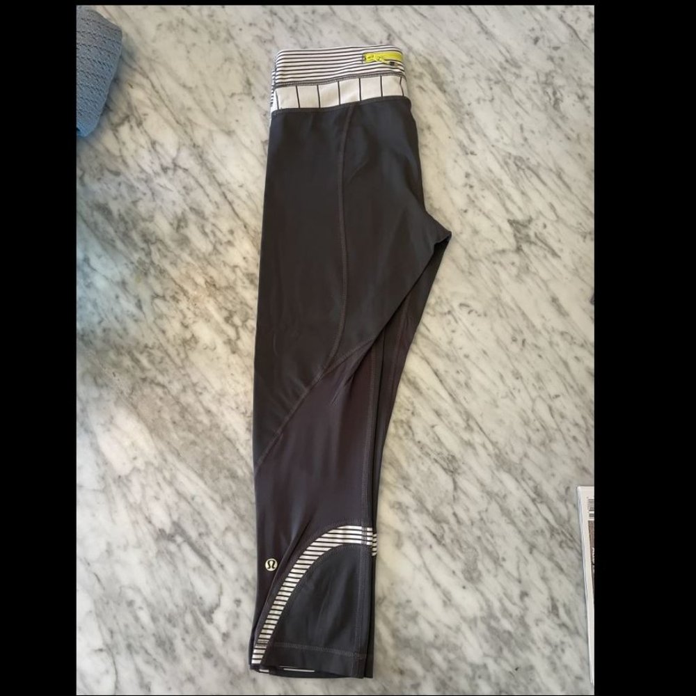 Lululemon Run Inspire Crop II Leggings Grey and White - Size 6
